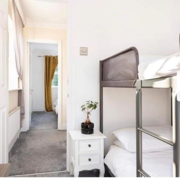 Beautiful Large Property, Sleeps 9 Walking Distance To The Sea , Beaches And Restaurants Fantastic Interior Lyme Regis Esterno foto