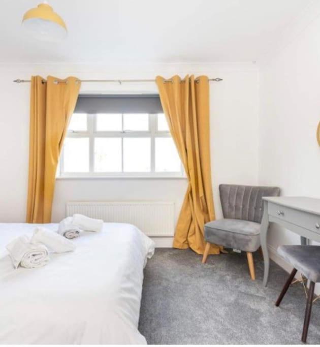 Beautiful Large Property, Sleeps 9 Walking Distance To The Sea , Beaches And Restaurants Fantastic Interior Lyme Regis Esterno foto
